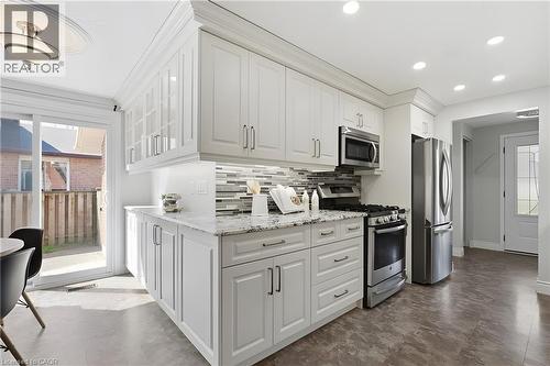 484 Hunterswood Court, Waterloo, ON - Indoor Photo Showing Kitchen With Stainless Steel Kitchen