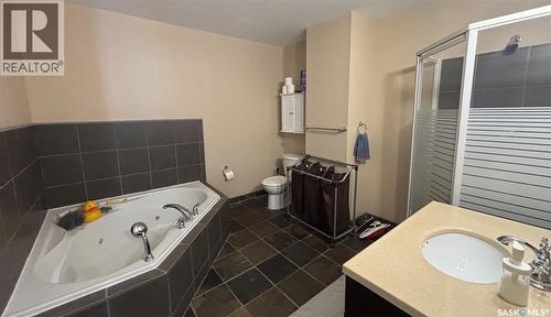 2324 Halifax Street, Regina, SK - Indoor Photo Showing Bathroom