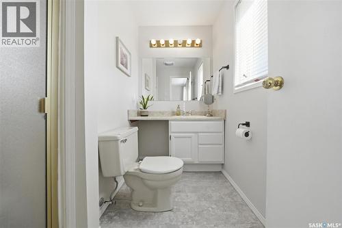 615 Kingsmere Boulevard, Saskatoon, SK - Indoor Photo Showing Bathroom