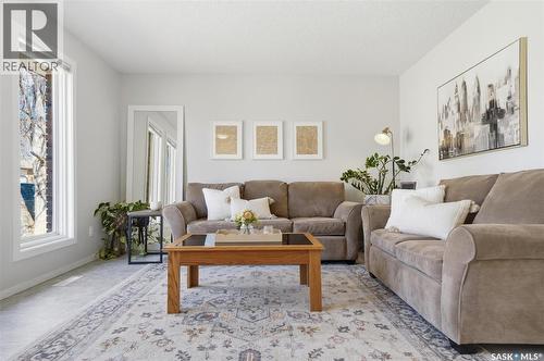 615 Kingsmere Boulevard, Saskatoon, SK - Indoor Photo Showing Living Room