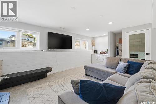 615 Kingsmere Boulevard, Saskatoon, SK - Indoor Photo Showing Living Room