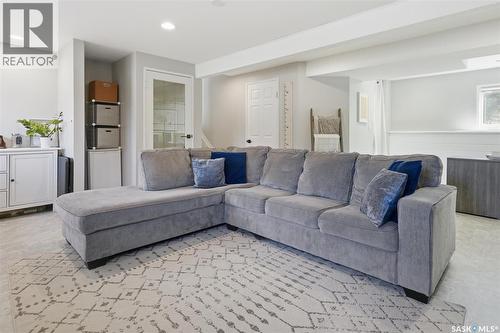 615 Kingsmere Boulevard, Saskatoon, SK - Indoor Photo Showing Living Room