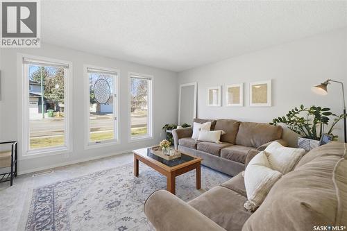 615 Kingsmere Boulevard, Saskatoon, SK - Indoor Photo Showing Living Room