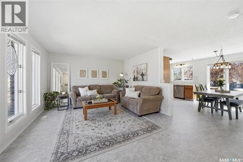 615 Kingsmere Boulevard, Saskatoon, SK - Indoor Photo Showing Living Room