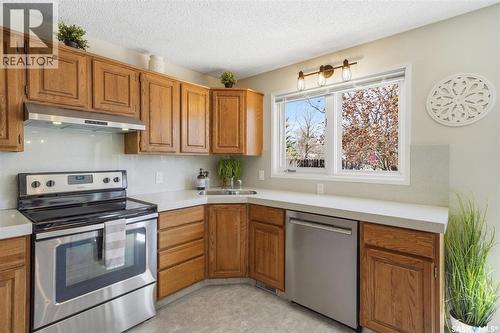 615 Kingsmere Boulevard, Saskatoon, SK - Indoor Photo Showing Kitchen With Stainless Steel Kitchen