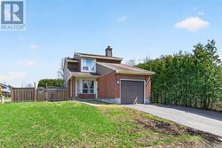 1631 SAXONY CRESCENT  Ottawa, ON K1B 5K8