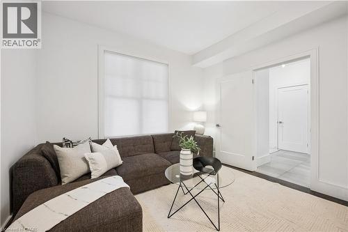 518 Hager Avenue, Burlington, ON - Indoor Photo Showing Living Room