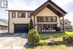 1322 11th Avenue Fernie, BC V0B 1M0