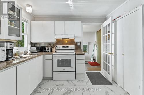 606 Mallory Beach Road, South Bruce Peninsula, ON - Indoor Photo Showing Kitchen