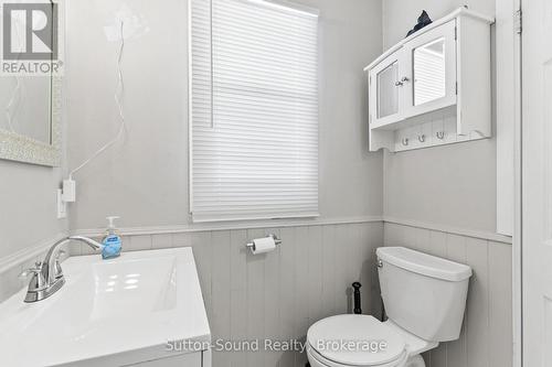606 Mallory Beach Road, South Bruce Peninsula, ON - Indoor Photo Showing Bathroom