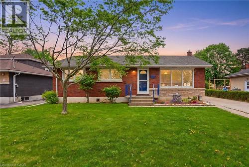 14 EDINBURGH Drive  St. Catharines, ON L2M 3H1
