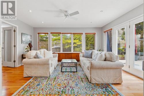 459 Lee Avenue, Waterloo, ON - Indoor Photo Showing Living Room