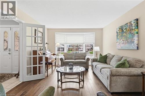 314 Lakeview Avenue, Burlington, ON - Indoor Photo Showing Living Room