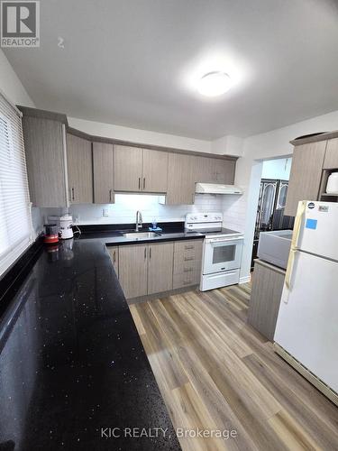 6 - 93 Hansen Road N, Brampton (Madoc), ON - Indoor Photo Showing Kitchen