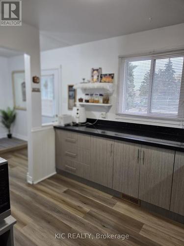 6 - 93 Hansen Road N, Brampton (Madoc), ON - Indoor Photo Showing Kitchen