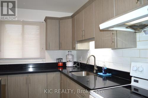 6 - 93 Hansen Road N, Brampton (Madoc), ON - Indoor Photo Showing Kitchen