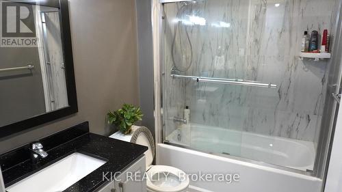 6 - 93 Hansen Road N, Brampton (Madoc), ON - Indoor Photo Showing Bathroom