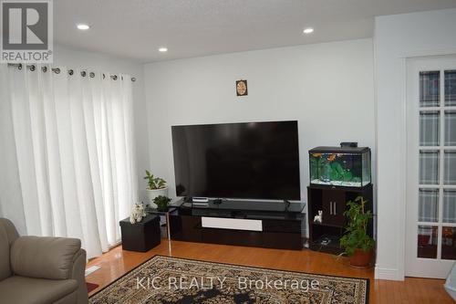 6 - 93 Hansen Road N, Brampton (Madoc), ON - Indoor Photo Showing Living Room