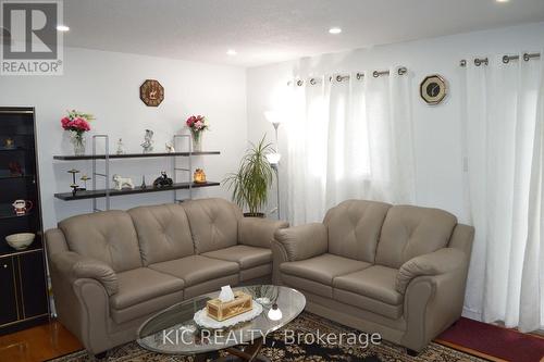 6 - 93 Hansen Road N, Brampton (Madoc), ON - Indoor Photo Showing Living Room