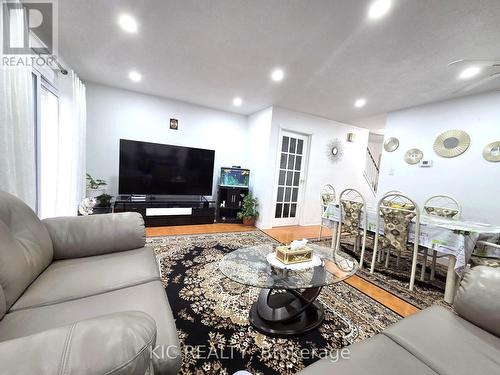 6 - 93 Hansen Road N, Brampton (Madoc), ON - Indoor Photo Showing Living Room