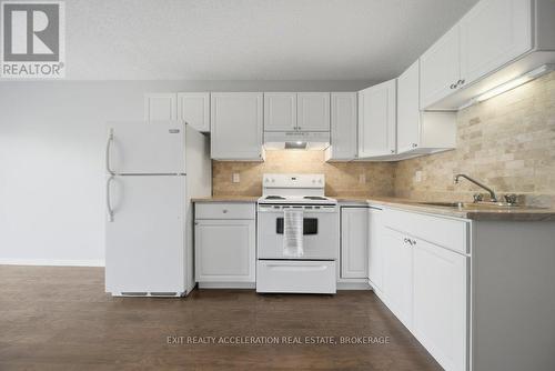 613 Tanner Drive, Kingston (East Gardiners Rd), ON - Indoor Photo Showing Kitchen