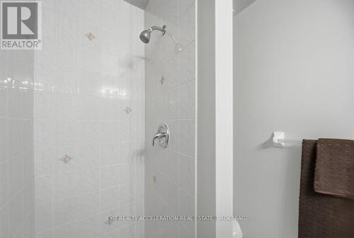613 Tanner Drive, Kingston (East Gardiners Rd), ON - Indoor Photo Showing Bathroom
