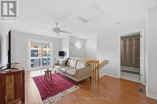 150 Forward Avenue, Ottawa, ON - Indoor Photo Showing Living Room