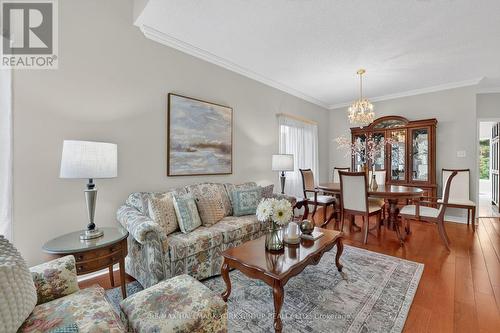 801 Surin Court, Newmarket, ON - Indoor Photo Showing Living Room