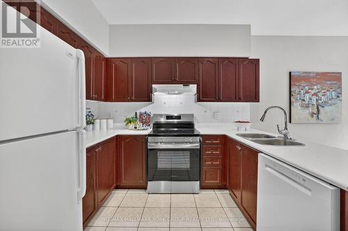 801 Surin Court, Newmarket, ON - Indoor Photo Showing Kitchen With Double Sink