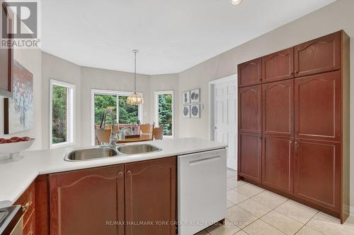 801 Surin Court, Newmarket, ON - Indoor Photo Showing Kitchen With Double Sink