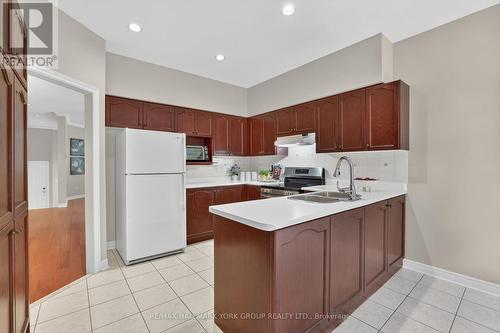 801 Surin Court, Newmarket, ON - Indoor Photo Showing Kitchen With Double Sink