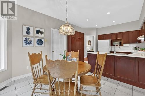 801 Surin Court, Newmarket, ON - Indoor Photo Showing Dining Room