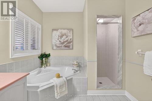 801 Surin Court, Newmarket, ON - Indoor Photo Showing Bathroom