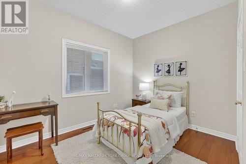 801 Surin Court, Newmarket, ON - Indoor Photo Showing Bedroom