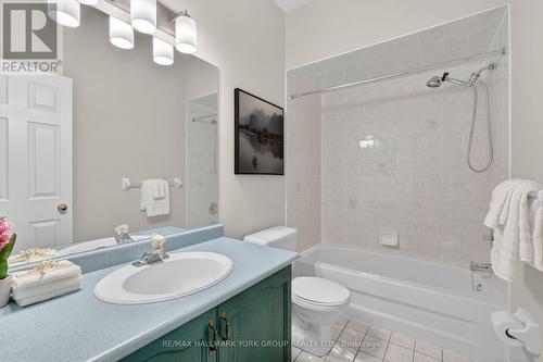 801 Surin Court, Newmarket, ON - Indoor Photo Showing Bathroom