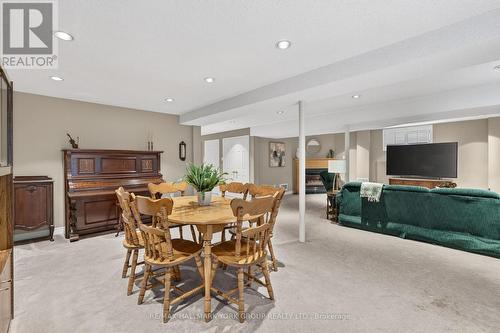 801 Surin Court, Newmarket, ON - Indoor Photo Showing Dining Room