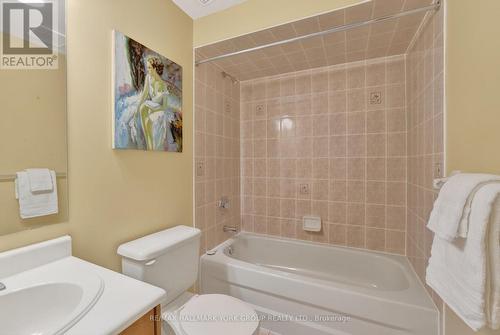 801 Surin Court, Newmarket, ON - Indoor Photo Showing Bathroom