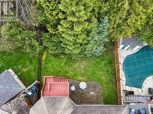 801 Surin Court, Newmarket, ON - Outdoor