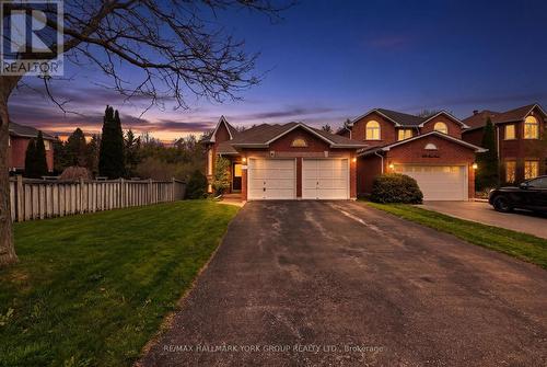 801 Surin Court, Newmarket, ON - Outdoor With Facade