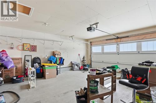 366 Kolynchuk Manor, Saskatoon, SK - Indoor Photo Showing Garage