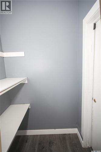 917 6Th Avenue N, Saskatoon, SK - Indoor
