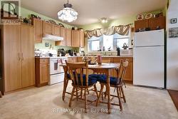 Kitchen area with Ample Room for Dining Table - 