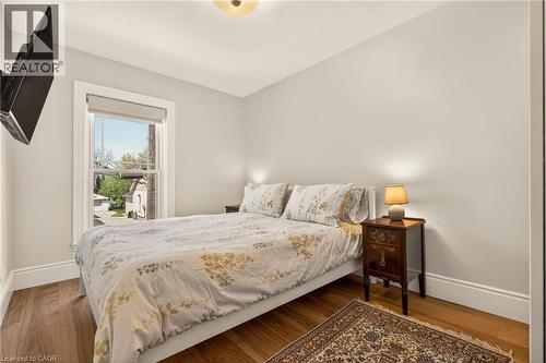 32 Magill Street, Hamilton, ON - Indoor Photo Showing Bedroom