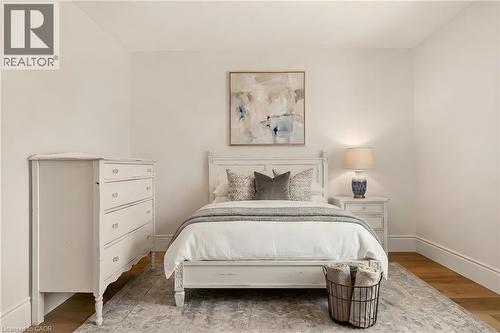 32 Magill Street, Hamilton, ON - Indoor Photo Showing Bedroom