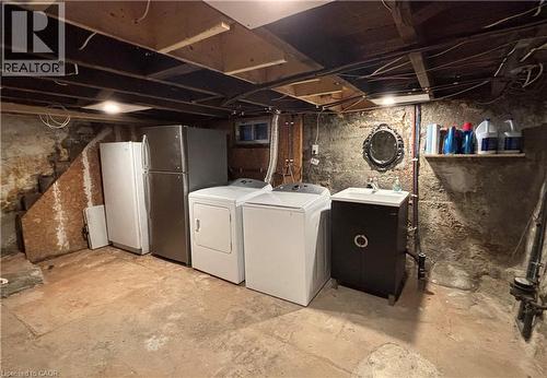 32 Magill Street, Hamilton, ON - Indoor Photo Showing Laundry Room