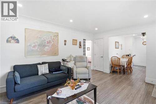 249 West 18Th Street, Hamilton, ON - Indoor Photo Showing Living Room