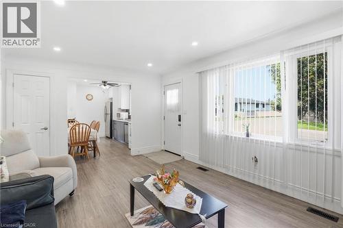249 West 18Th Street, Hamilton, ON - Indoor Photo Showing Living Room