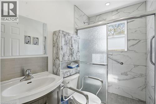 249 West 18Th Street, Hamilton, ON - Indoor Photo Showing Bathroom
