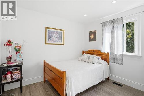 249 West 18Th Street, Hamilton, ON - Indoor Photo Showing Bedroom