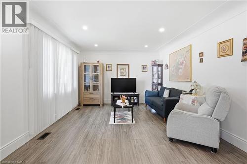 249 West 18Th Street, Hamilton, ON - Indoor Photo Showing Living Room